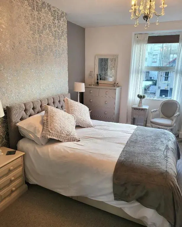 Willesden, Flat1 Lovely Spacious 1 Bedroom Flat, heart of Llandudno