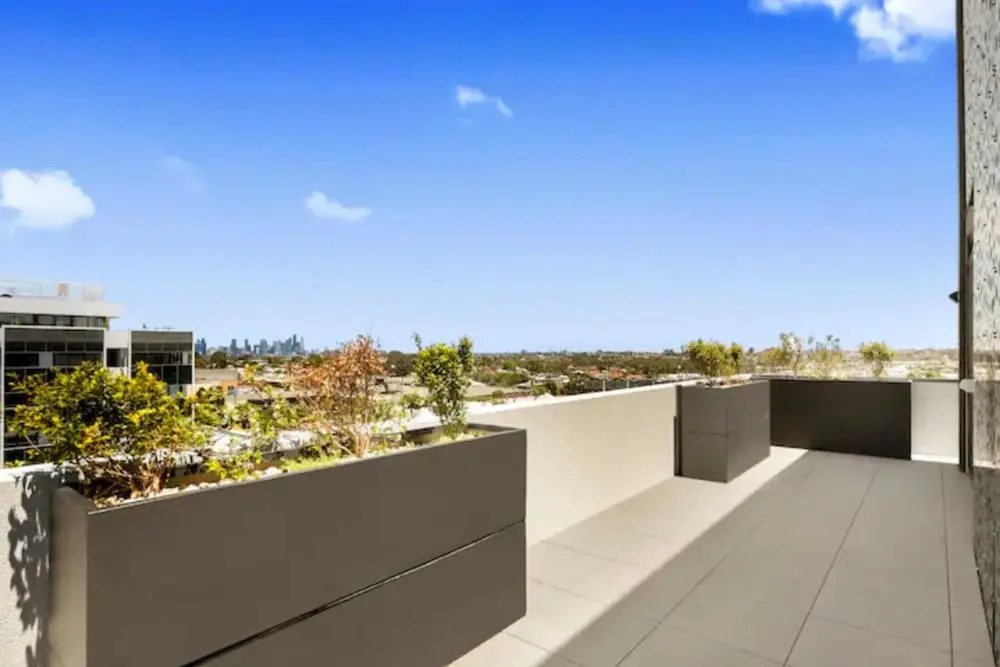 New Spacious 2 Bedroom With Gorgeous City Views