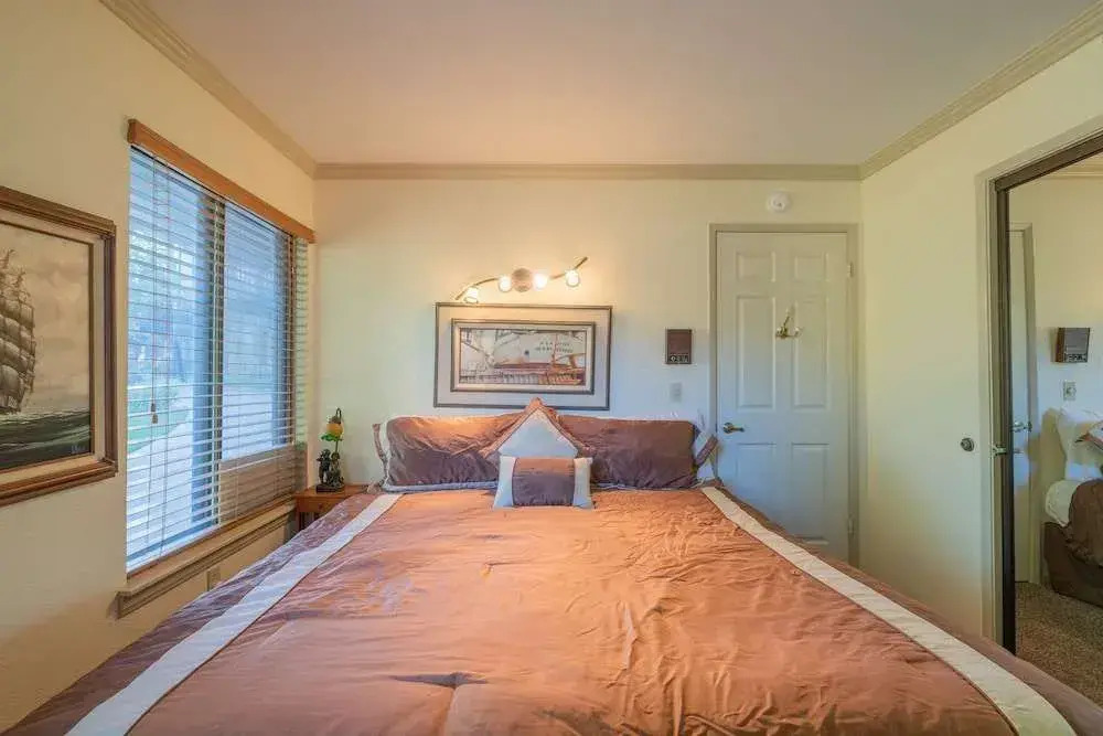 Lakefront Viking Oasis