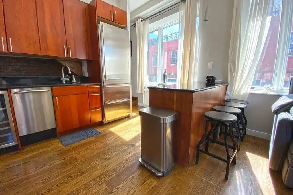 Beautiful 3 Bdrm 2 Bath Private Luxury Townhouse!