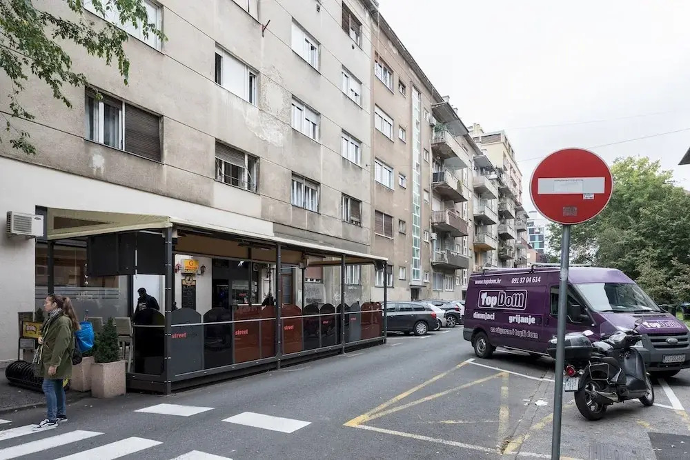 Spacious 2BDR Apartment few steps from City Center