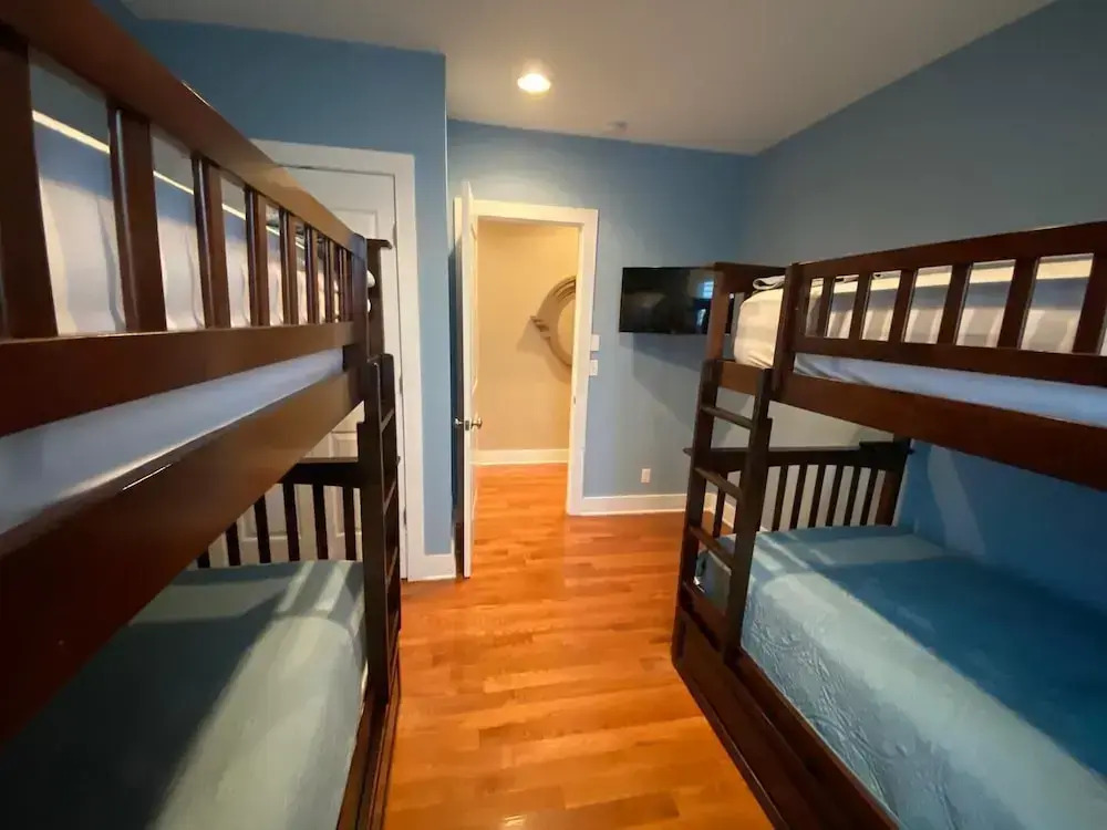 Olive Avenue 32