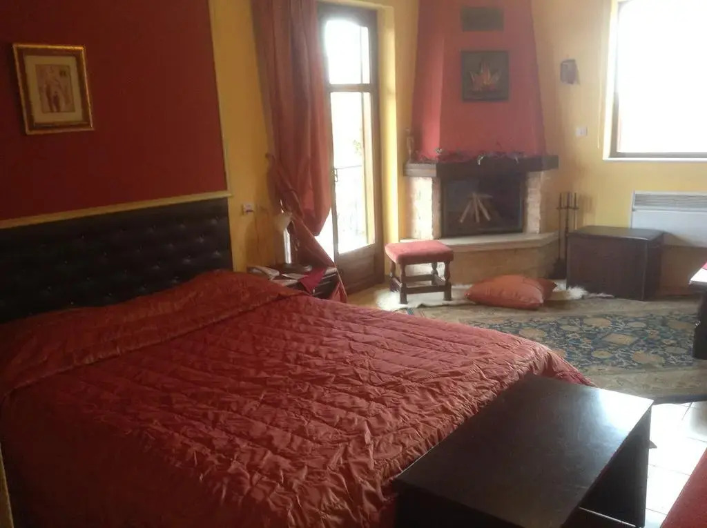 Pezoula Hotel