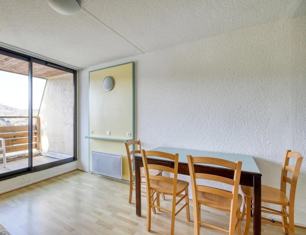 Lake View Miremont Apartment for 5