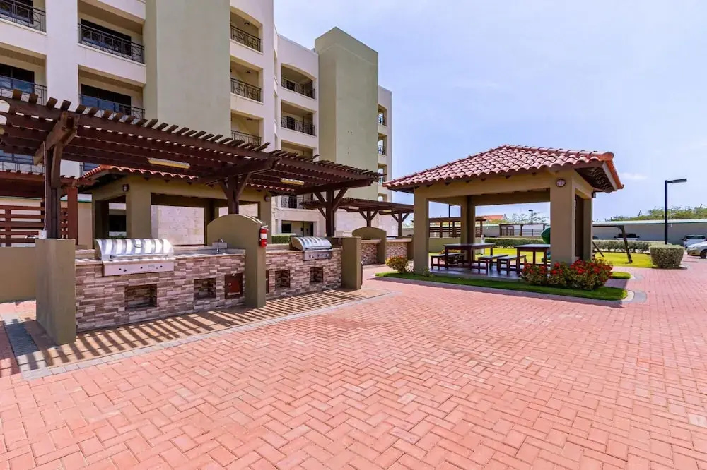 One Bedroom w Amazing Views GYM Resort Amenities