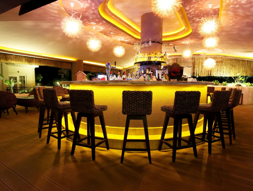 Pinehill Hotel & Suites