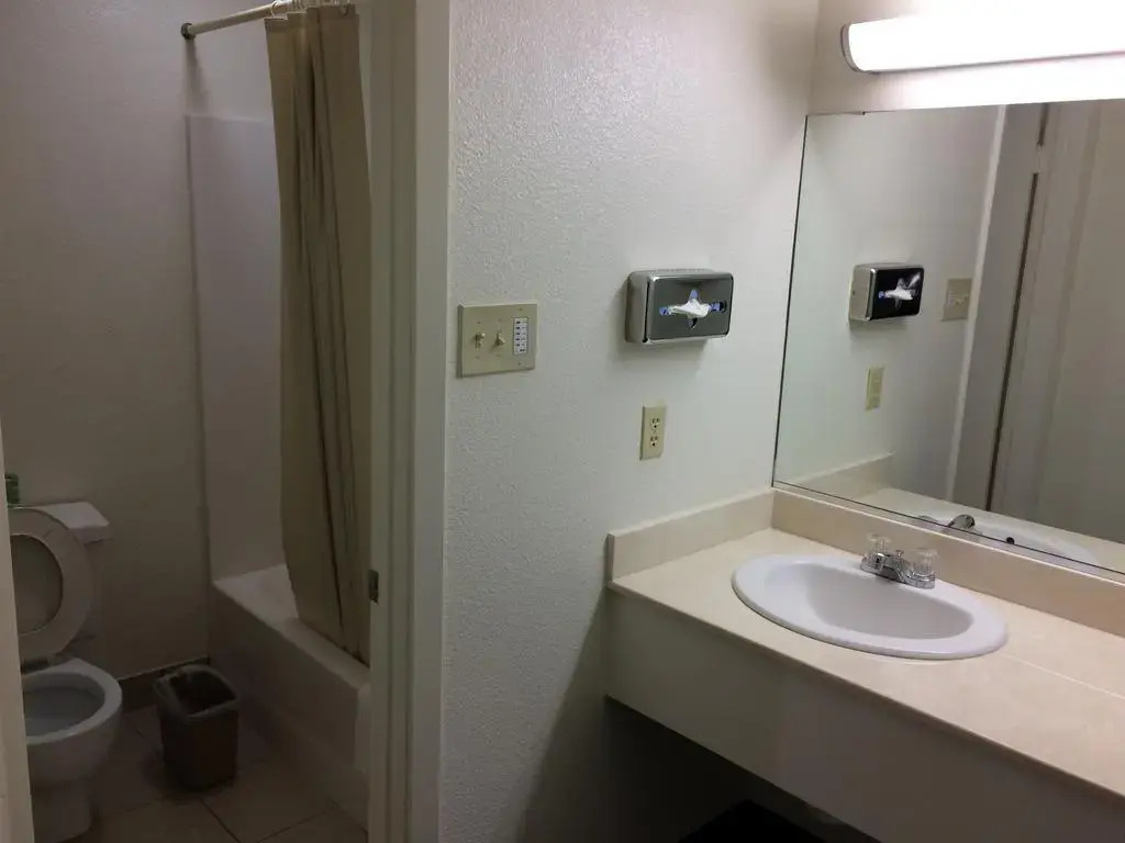 Travel Inn & Suites
