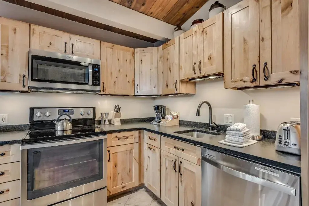 Laurelwood Condominiums Studio Premier Unit 309