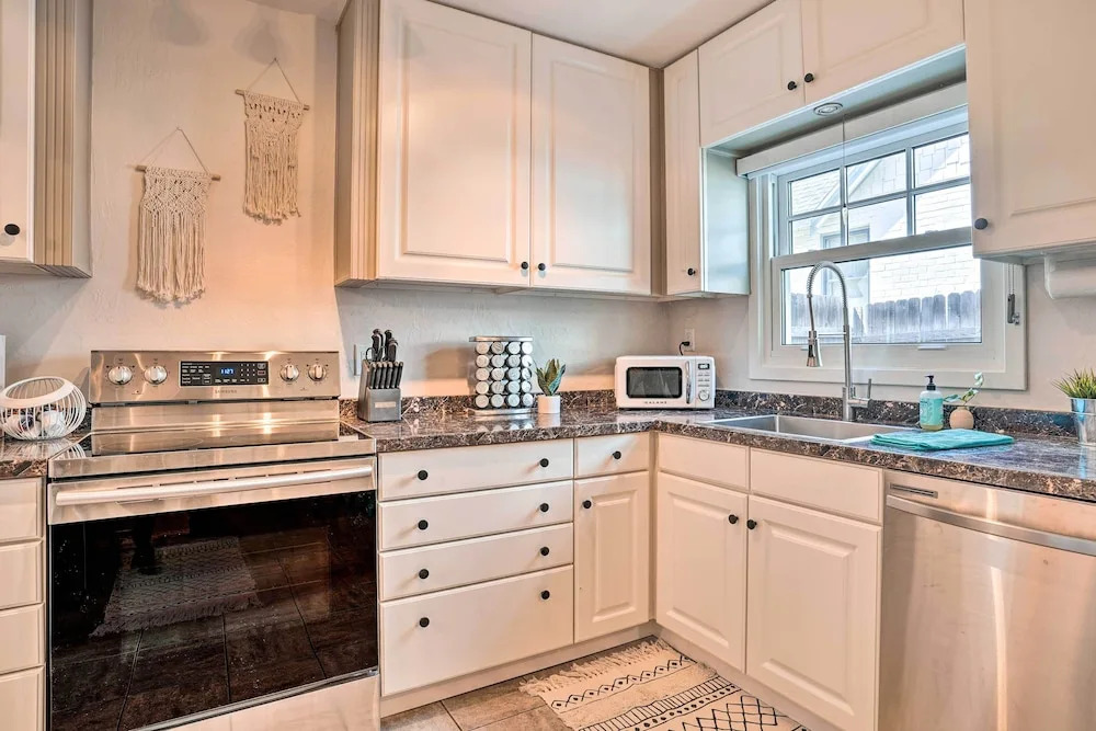 Walk Dtwn Prescott: Historic Home w/ Patio
