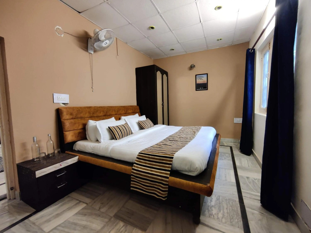 EARTH 3BHK By Wabi Sabi Stays
