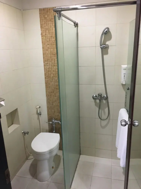 OYO 831 Central Hotel