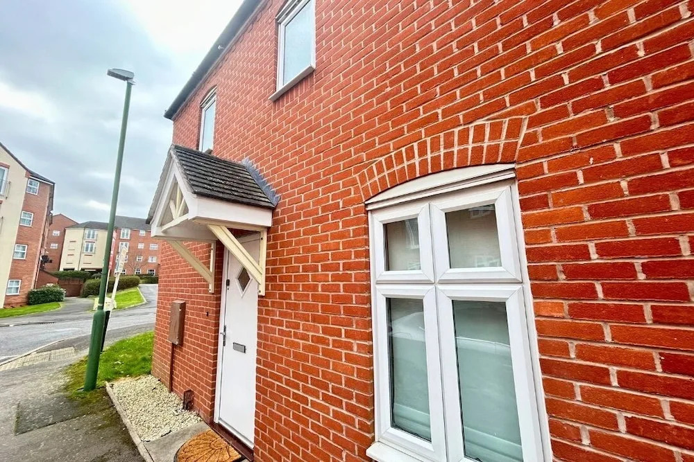 Lovely 3-bed House in Solihull