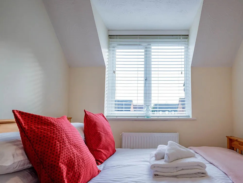 Host Stay Chichester Close