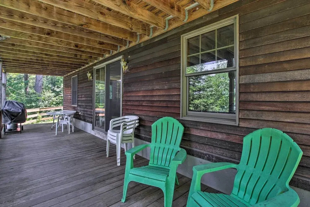 Waterfront New England House on Wickaboag Lake!