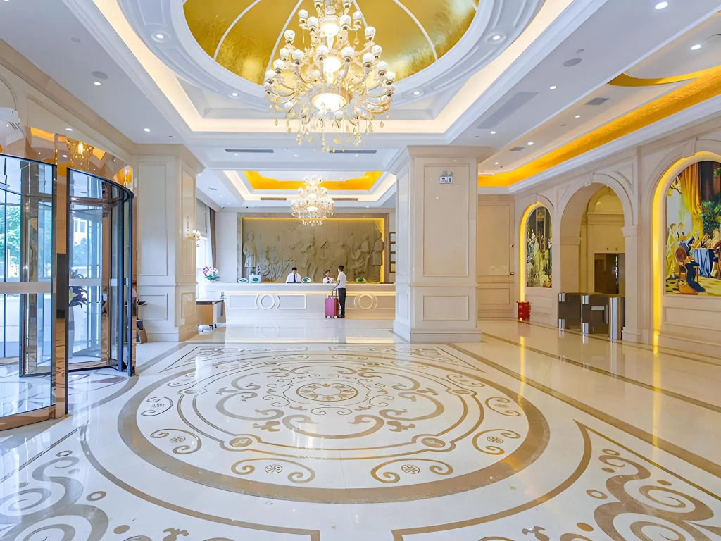 Vienna International Hotel (Wuhan Polar Ocean World TaziLake Metro Station)