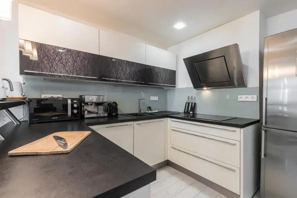 Amazing 3 Bdrs And Garden Place du Pin Parking !
