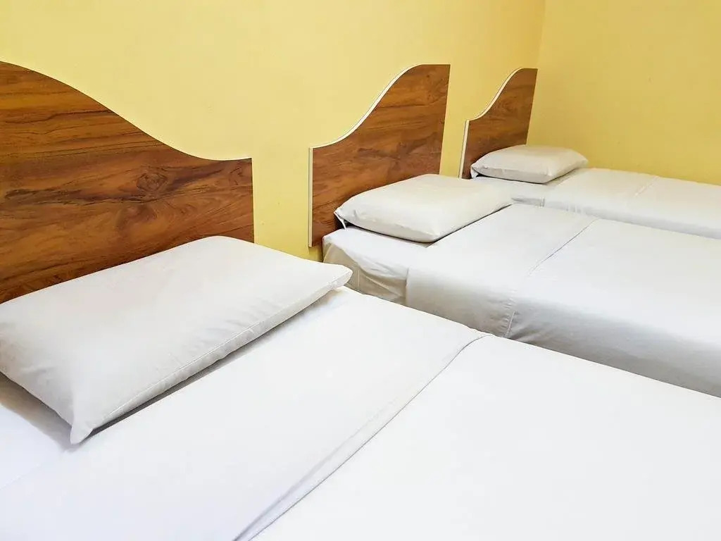 Oyo 90162 Aj Hotel