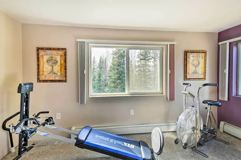 Hillside Anchorage Home by Hiking & Biking Trails!