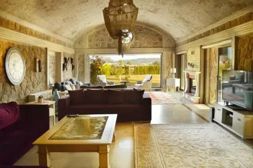 Important Group BD410 Luxury Villa in Ortakent