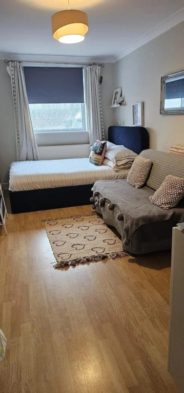 Apartment Sleeps 4 With Parking