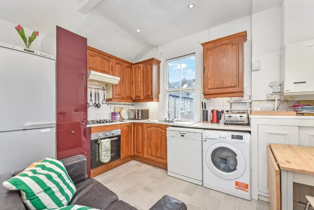 Groves 4 Bedroom, Shepherds Bush