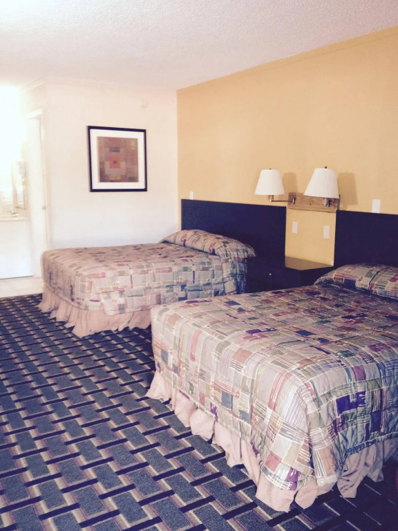 Budget Inn East