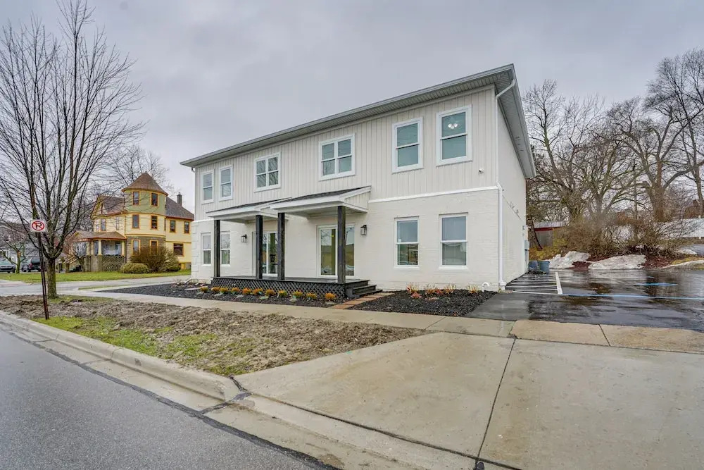 Sleek Apartment Near St Clair City Boat Harbor!