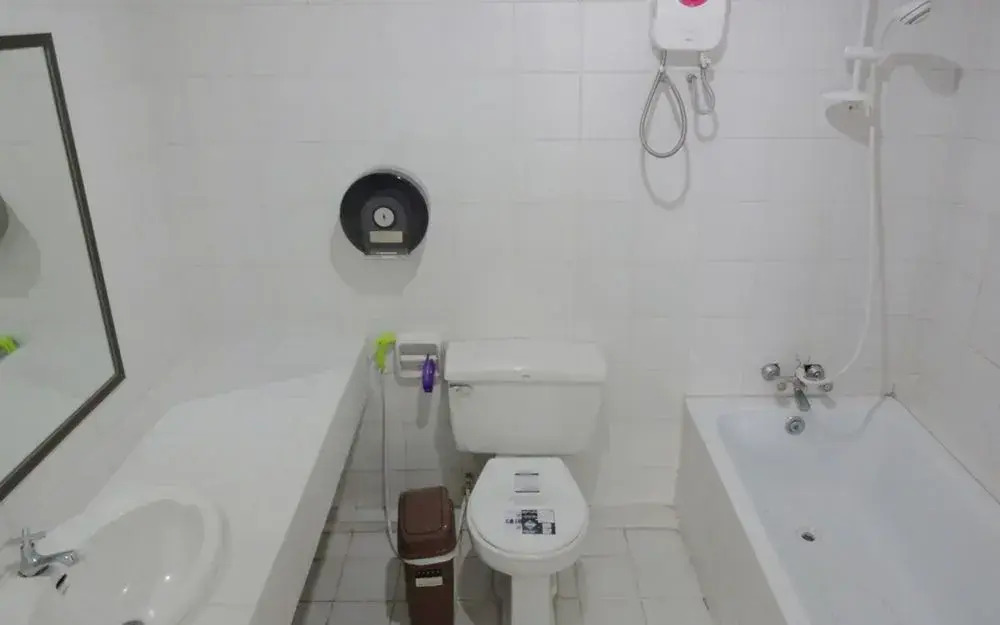 Peace Pool BnB Family & Female only