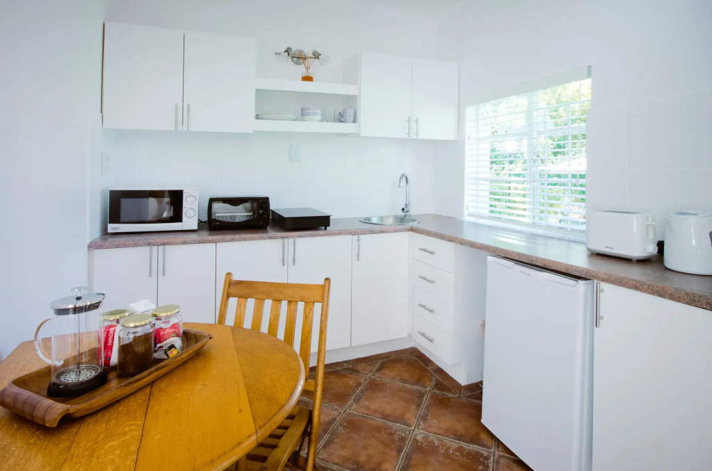 Whispering Oaks Guest House