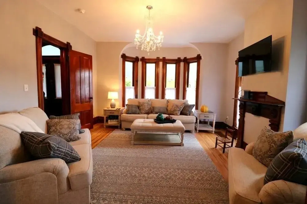 The Francis Rose House 3 Bedroom Home by Redawning