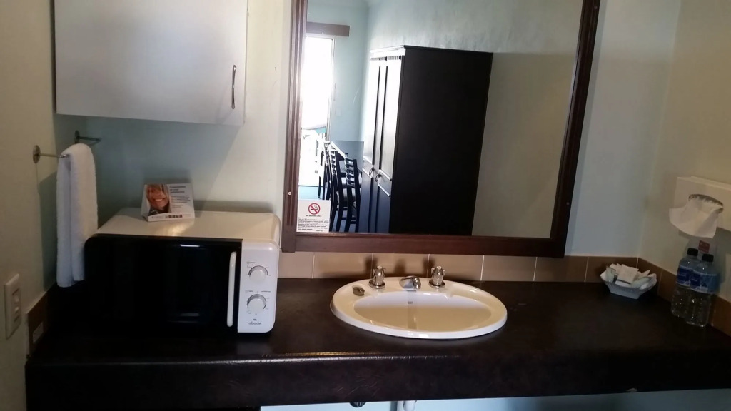 Hideaway Motor Inn