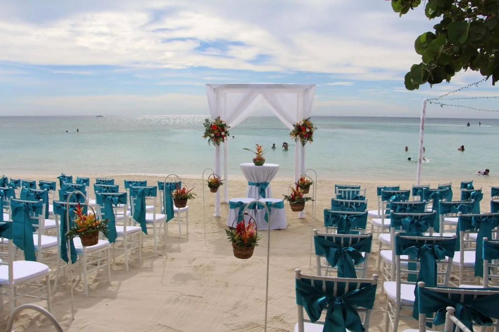 Paradise Beach Resort & Dive Center