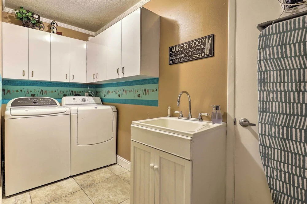 Cozy Home in Heart of Tampa w/ Lanai & Pool!