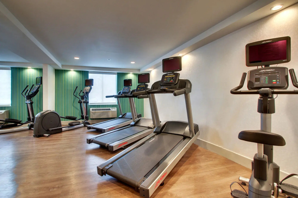 Holiday Inn Express & Suites - Lincoln East - White Mountains by IHG