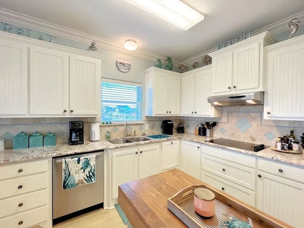 The Green Seahorse 4 Bedroom Home by RedAwning