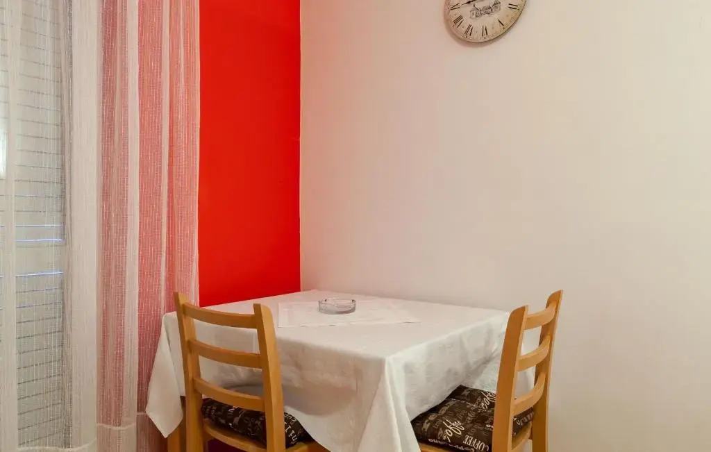 Apartments and Rooms Dobrila