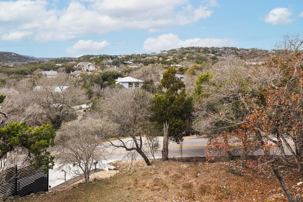 Luxurious Austin Hideaway! 4,400-sq-ft Estate