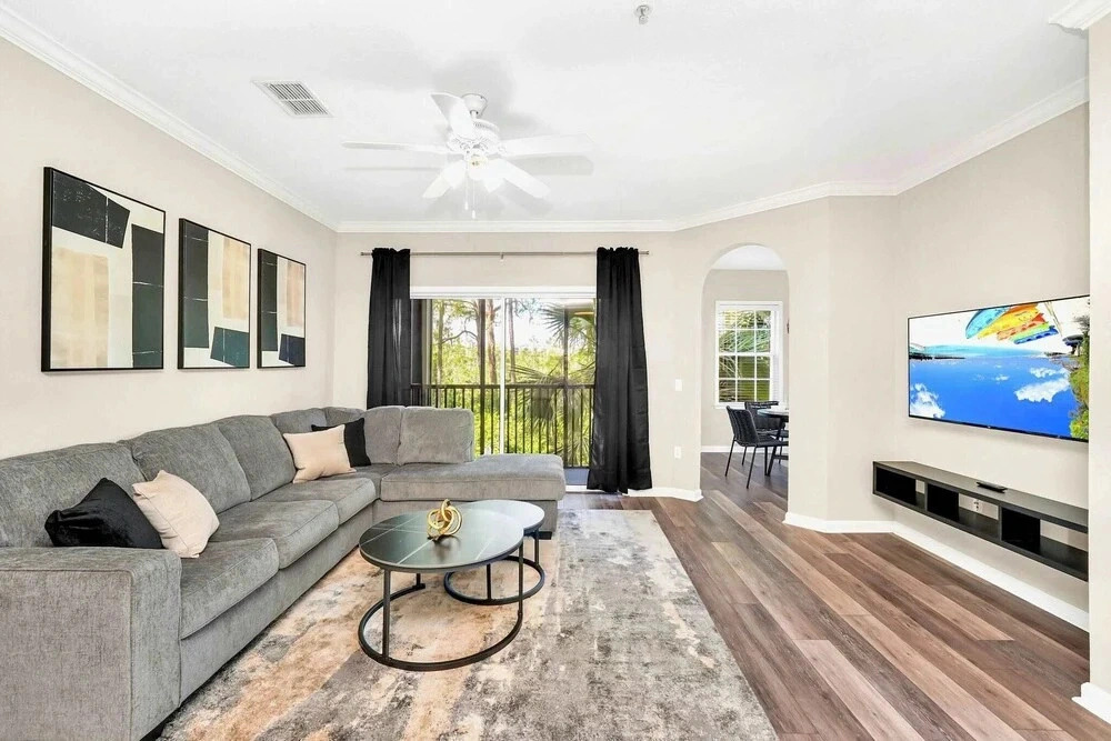 Upstay: Pet-friendly Family Condo w Poolsleeps 8