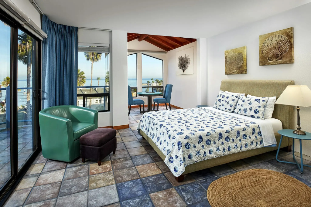 Seaport Village Inn, Avalon