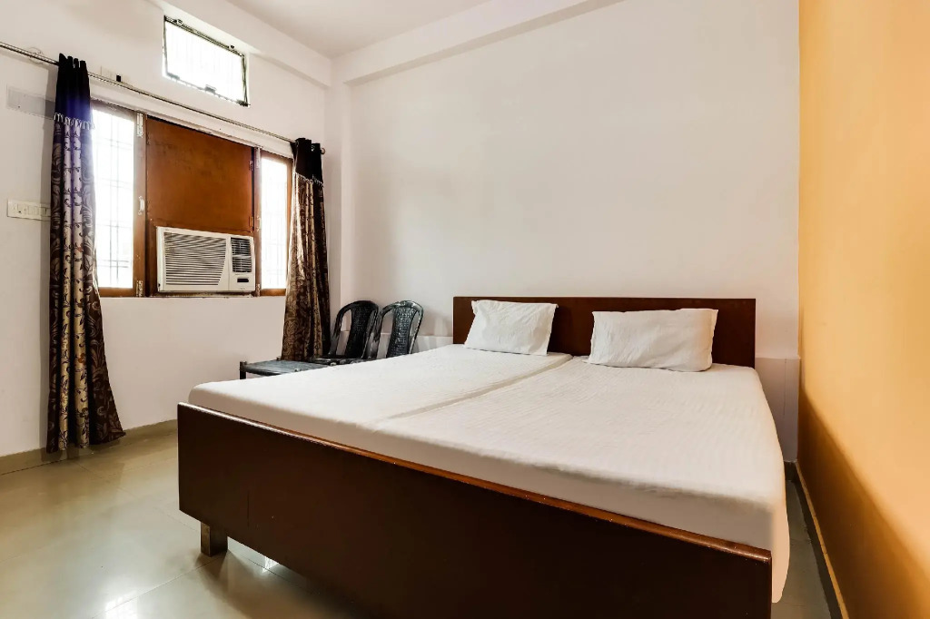 SPOT ON 43885 Hotel Laxmi Narayan