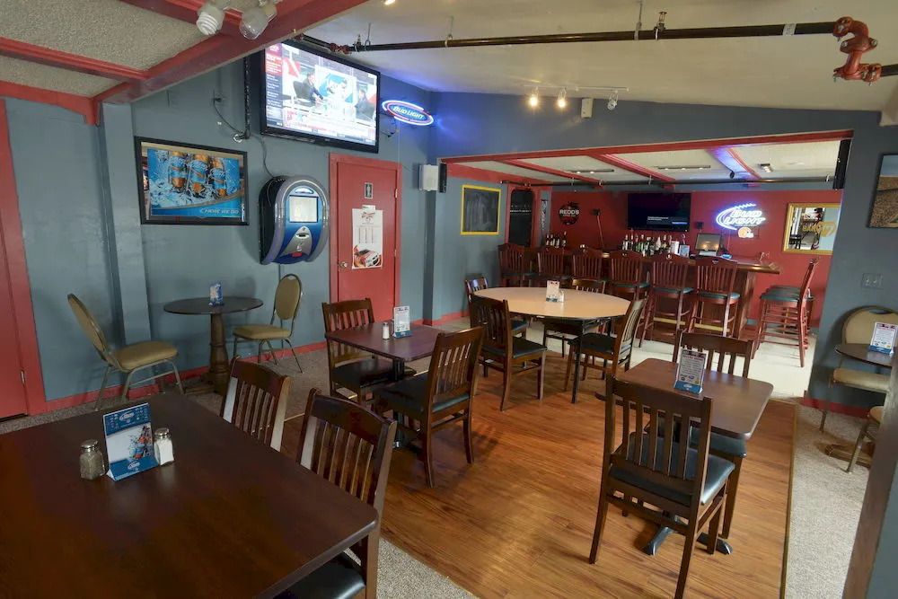 77 Inn & Grill
