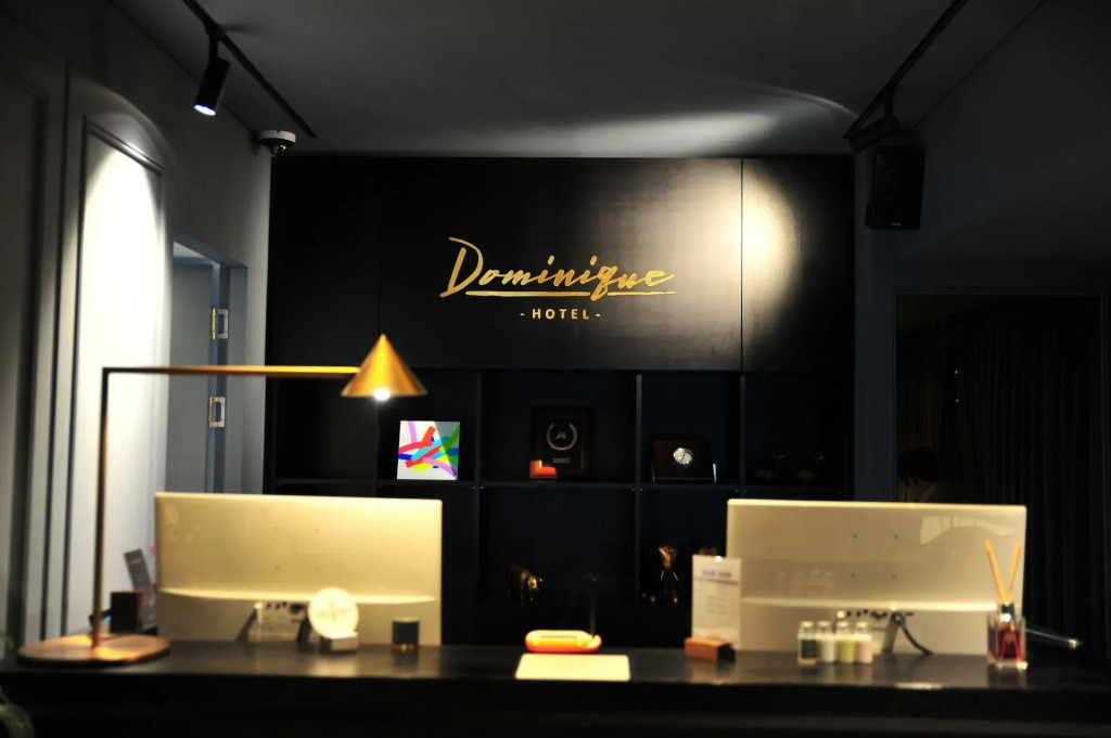 Dominique Hotel