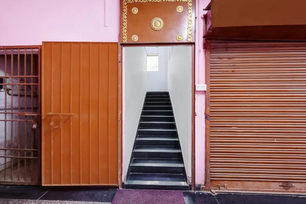 Sawkmie Hotel