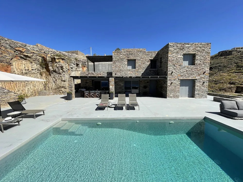 Villa Veneterra-Pool-SeaView-ConciergeServices