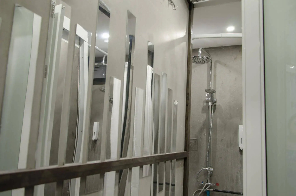 Bed & Butler Hostel