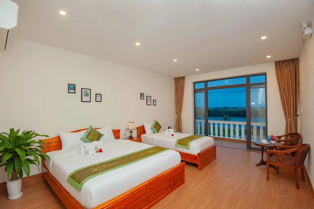 Riverside Sunset Homestay