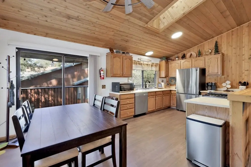 2102- The Drowsy Den 2 Bedroom Home by Redawning