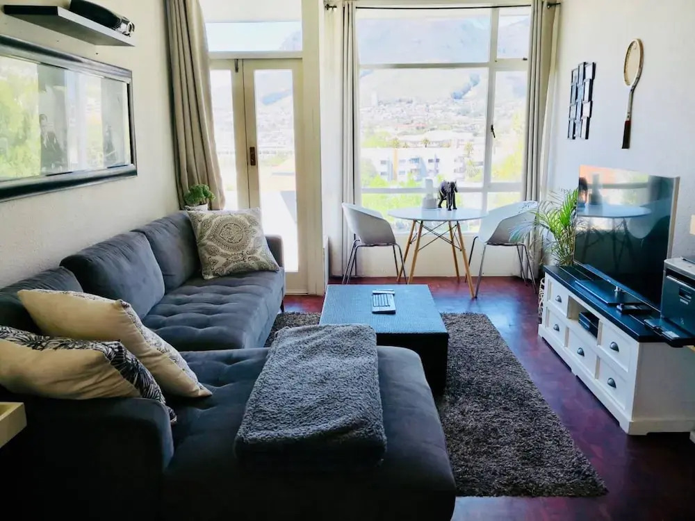 Peaceful 1 Bedroom Apartment in Tamboerskloof