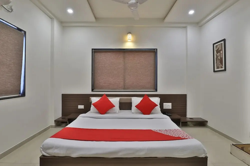 OYO 41737 Hotel Atithi