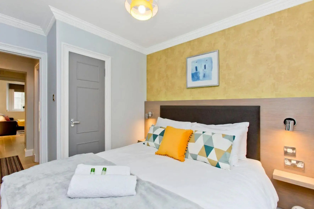 Ultra Modern, West End Village, Refurbished basement appt